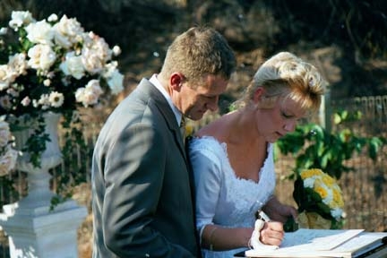AUST NT AliceSprings 2002OCT19 Wedding SYMONS Ceremony 017